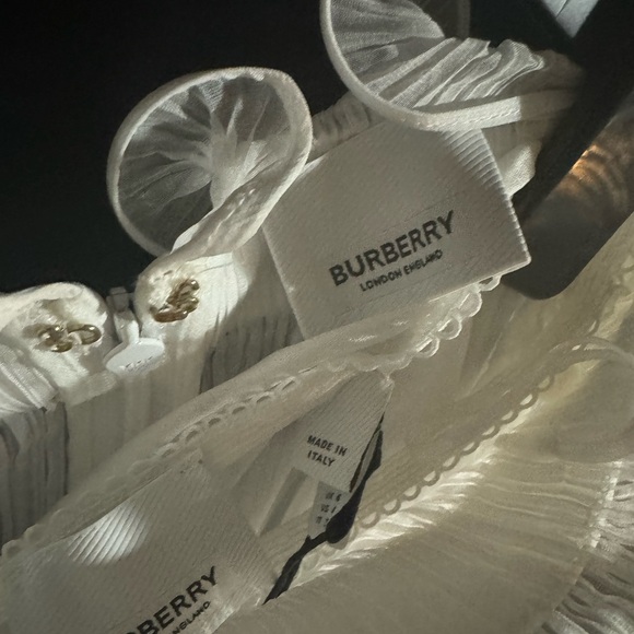 A beautiful long skirt with a twirl at the bottom - Picture 2 of 4